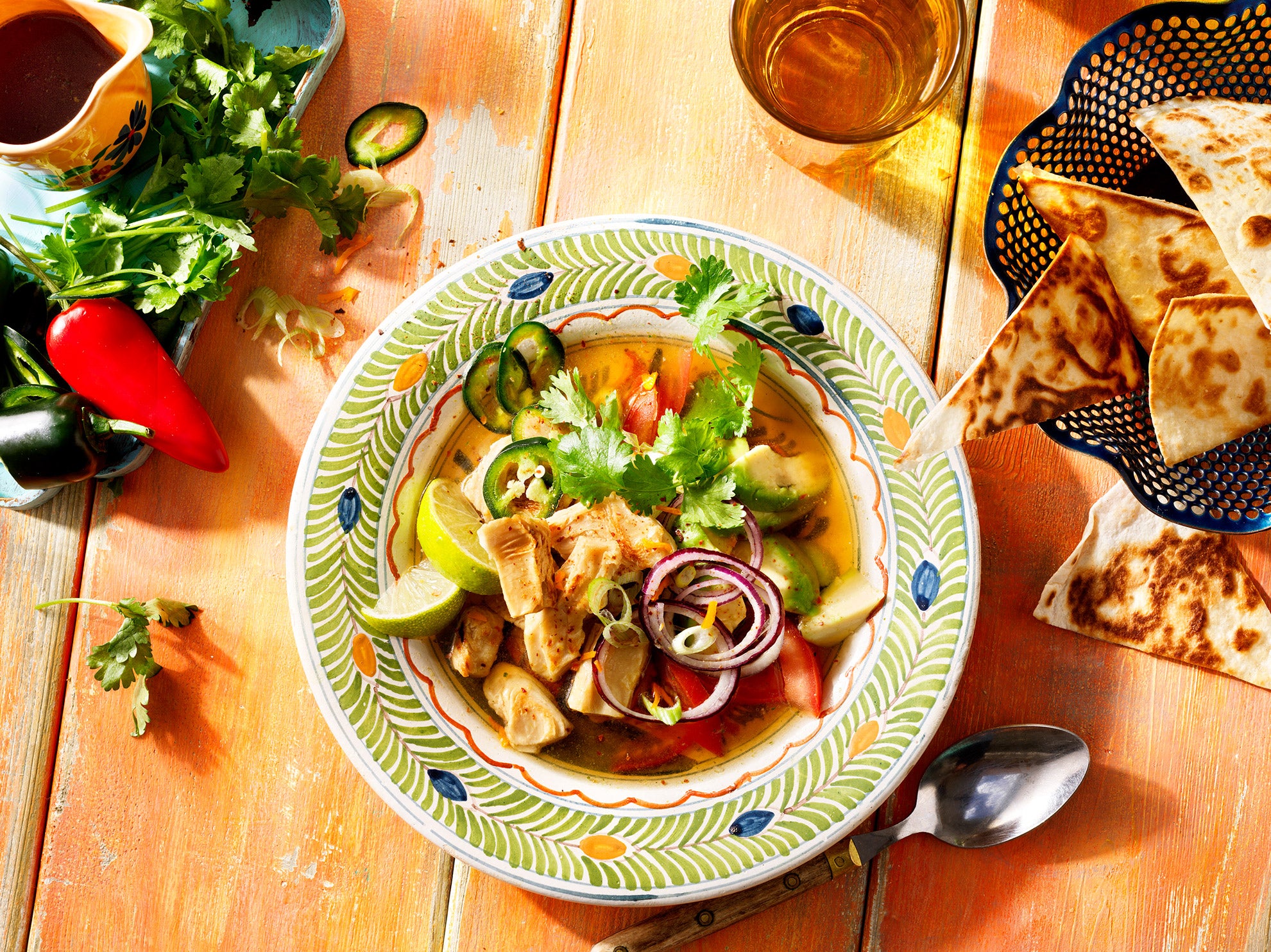 Mexikanische Limettensuppe mit veganen Filets