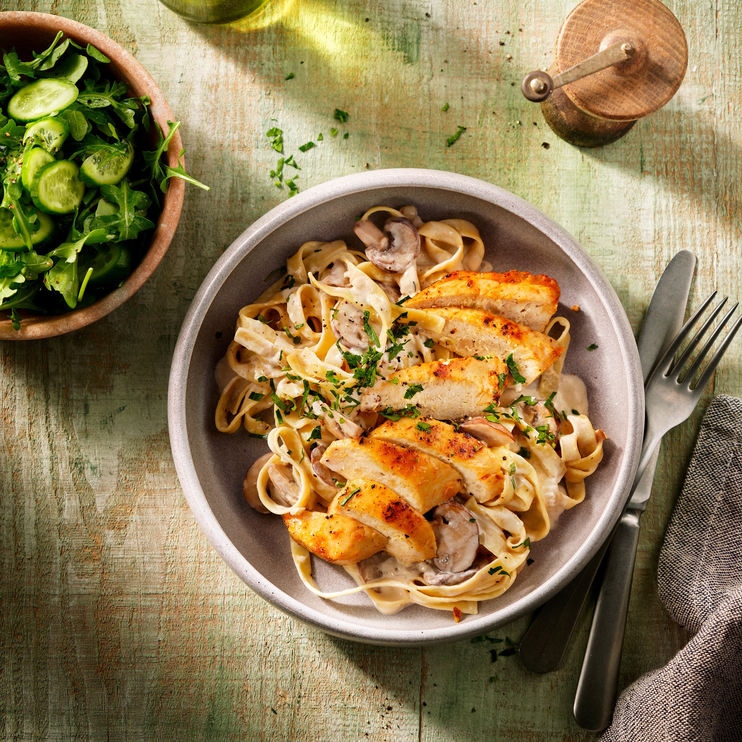 Tagliatelle with Mushrooms and Chicken-Style Breast
