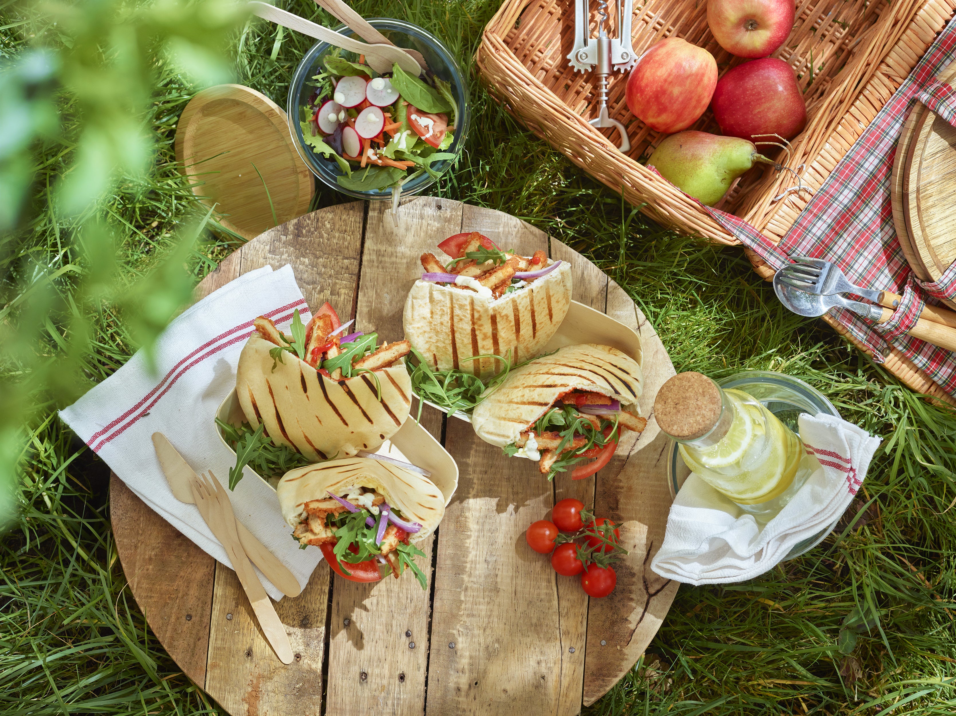 Fladenbrot mit vegetarischem Schnitzel