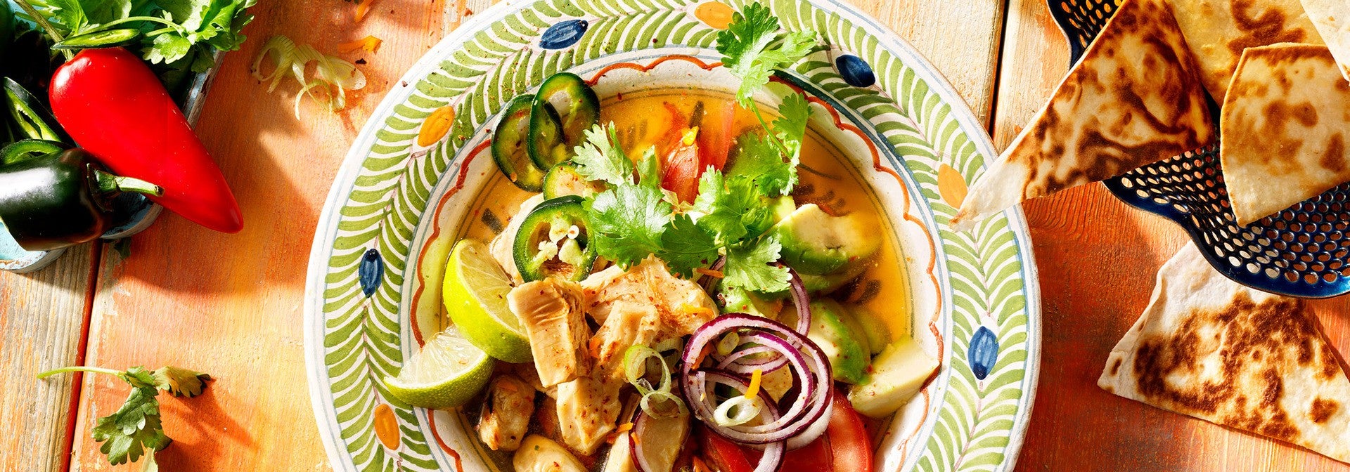 Mexikanische Limettensuppe mit veganen Filets