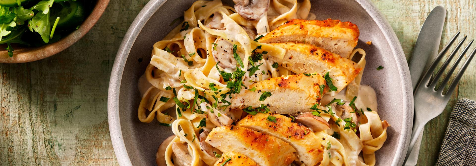 Tagliatelle with Mushrooms and Chicken-Style Breast
