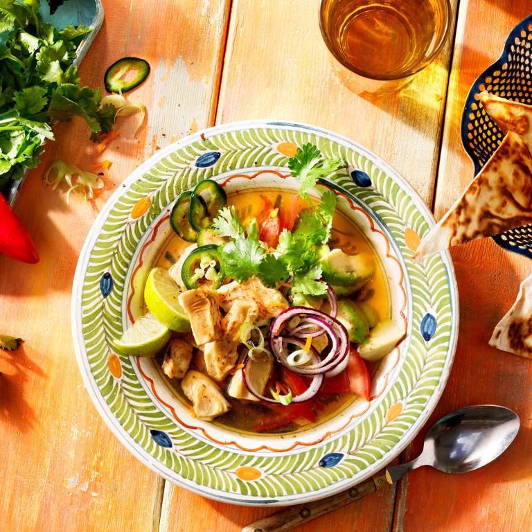 Soupe mexicaine au citron vert avec filets végans Soupe mexicaine au citron vert avec filets végans