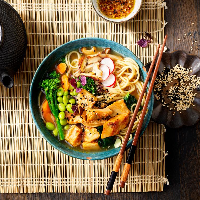Soupe japonaise miso et nouilles ramen
