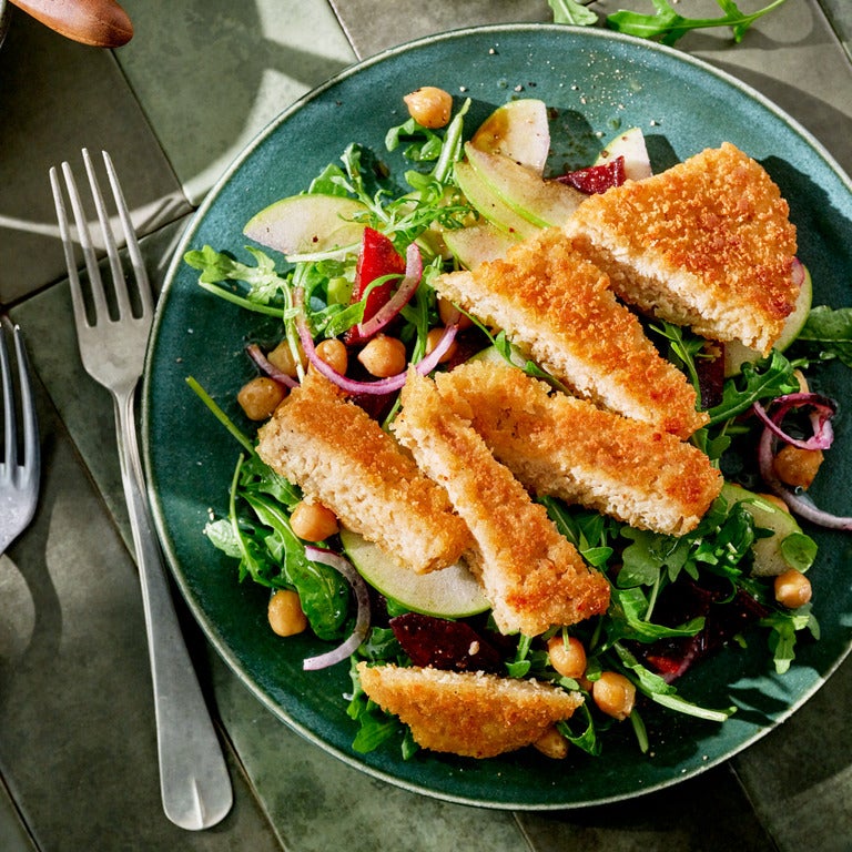 Crispy Salad with Green Apple, Chickpeas and Vegan Schnitzel